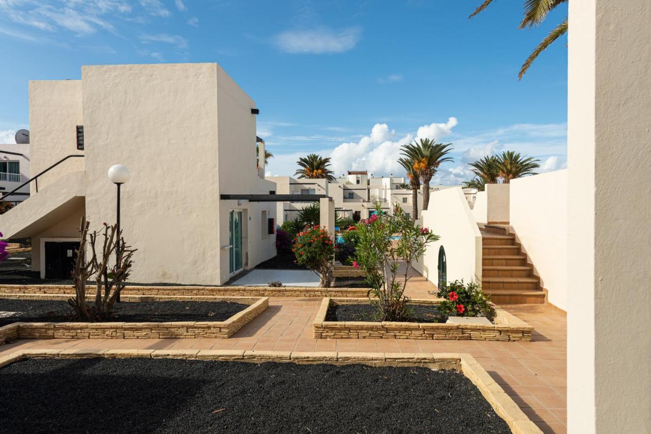Homeforguest Apartamento Con Terraza Y Piscina En 科拉雷侯 外观 照片