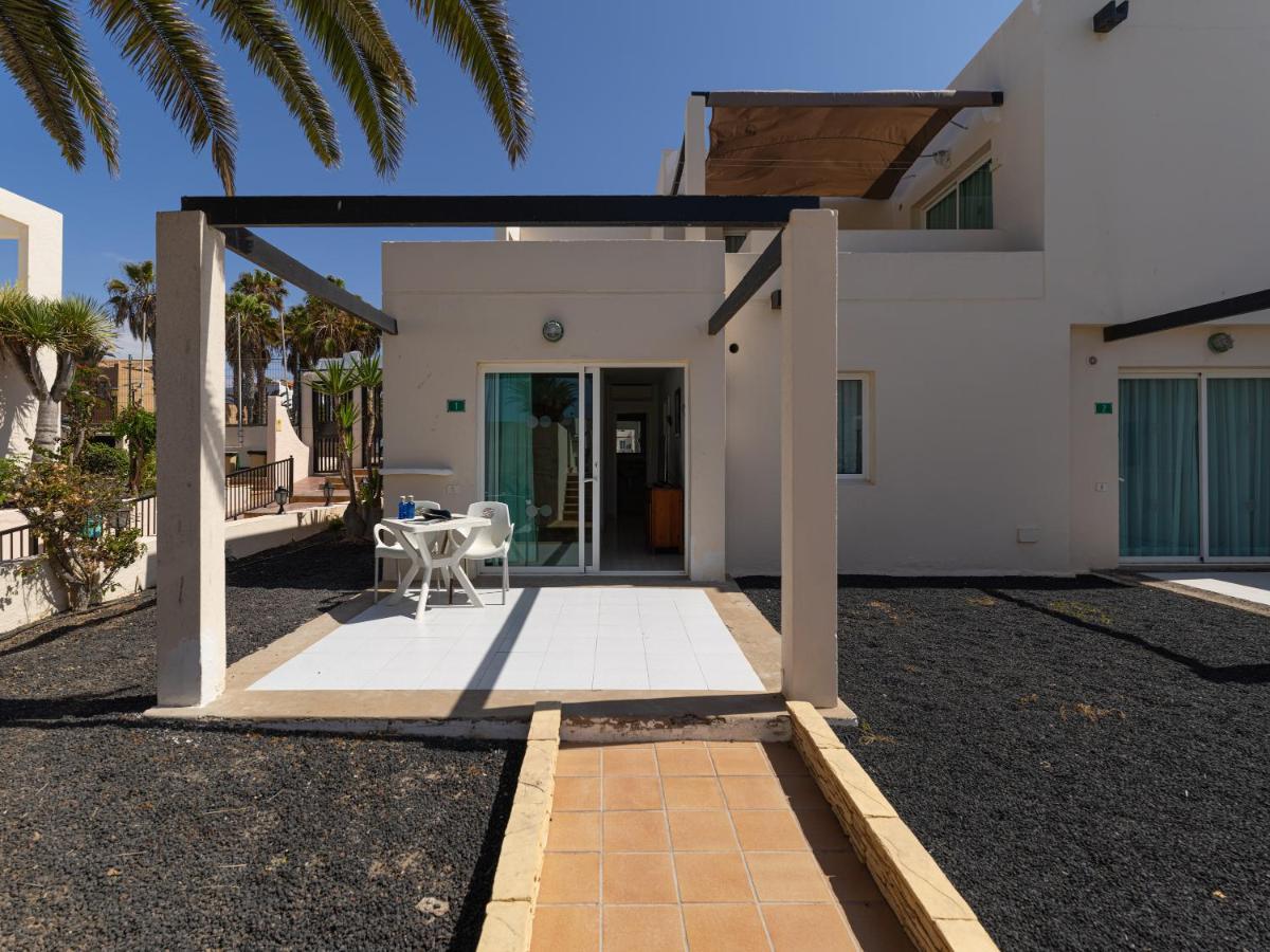 Homeforguest Apartamento Con Terraza Y Piscina En 科拉雷侯 外观 照片
