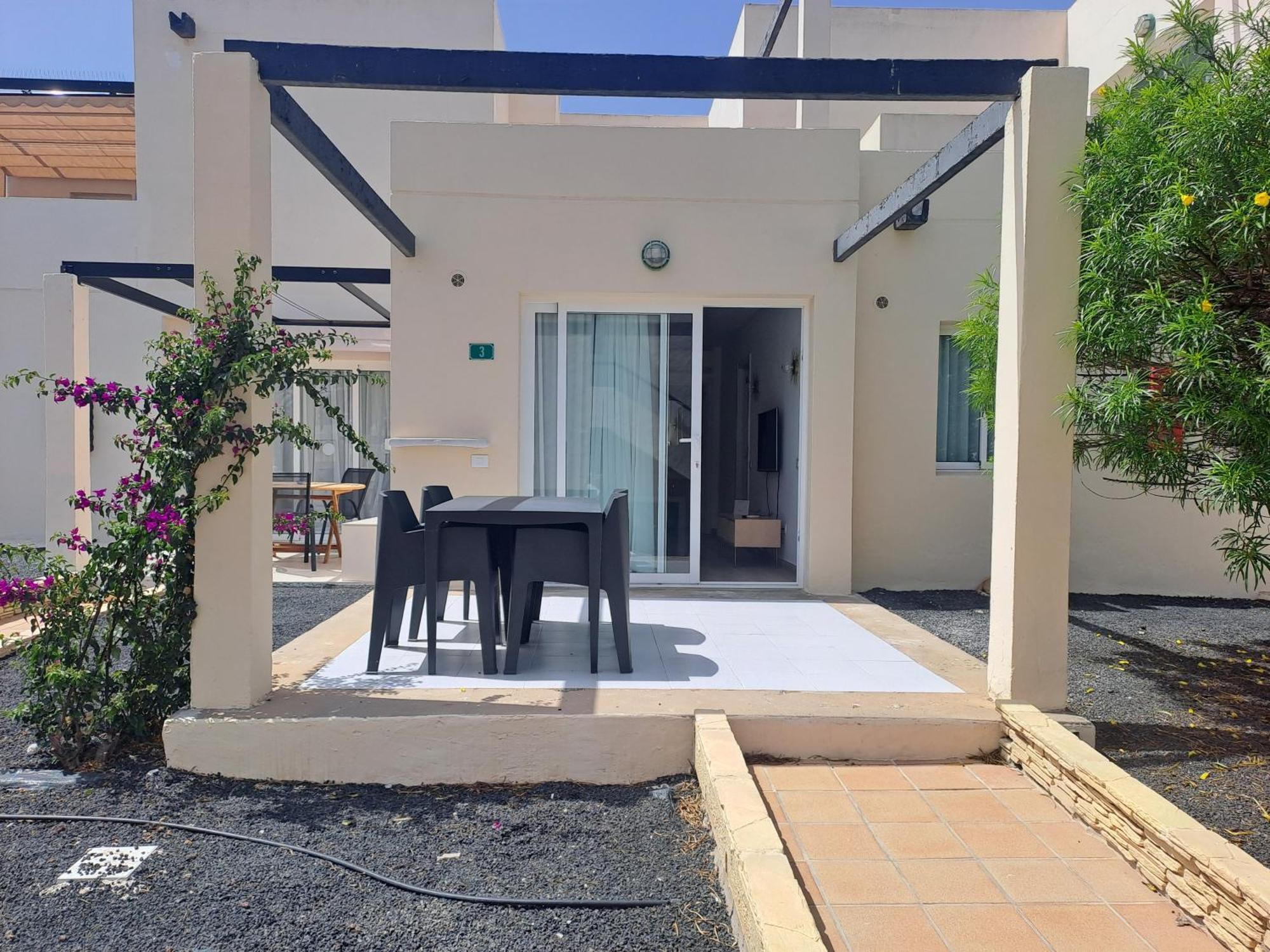 Homeforguest Apartamento Con Terraza Y Piscina En 科拉雷侯 外观 照片