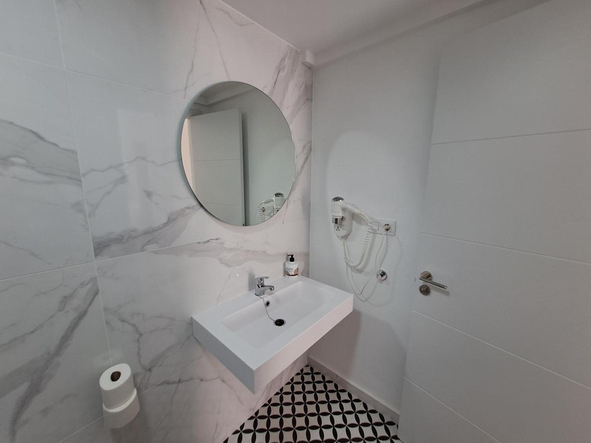 Homeforguest Apartamento Con Terraza Y Piscina En 科拉雷侯 外观 照片
