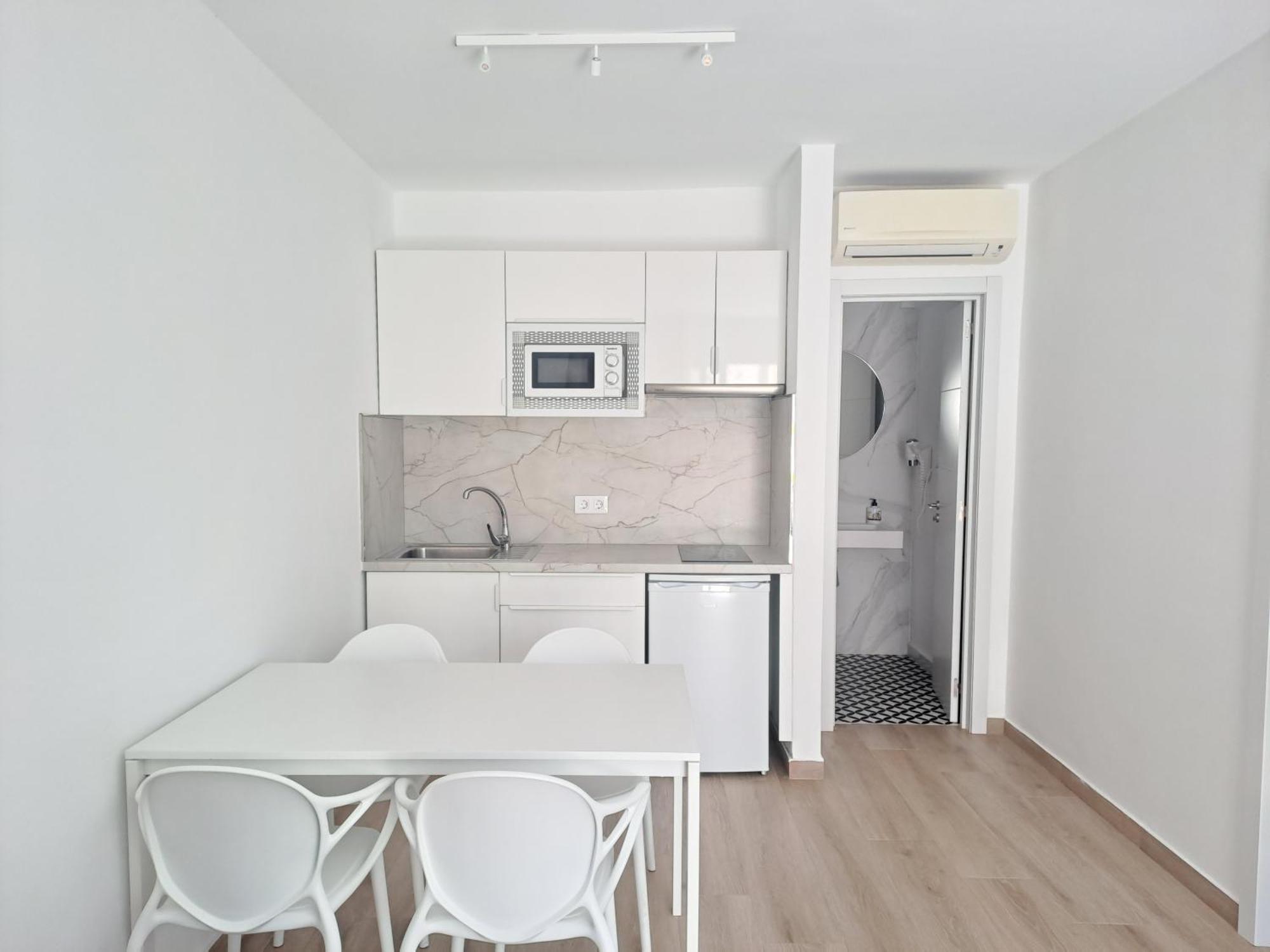 Homeforguest Apartamento Con Terraza Y Piscina En 科拉雷侯 外观 照片