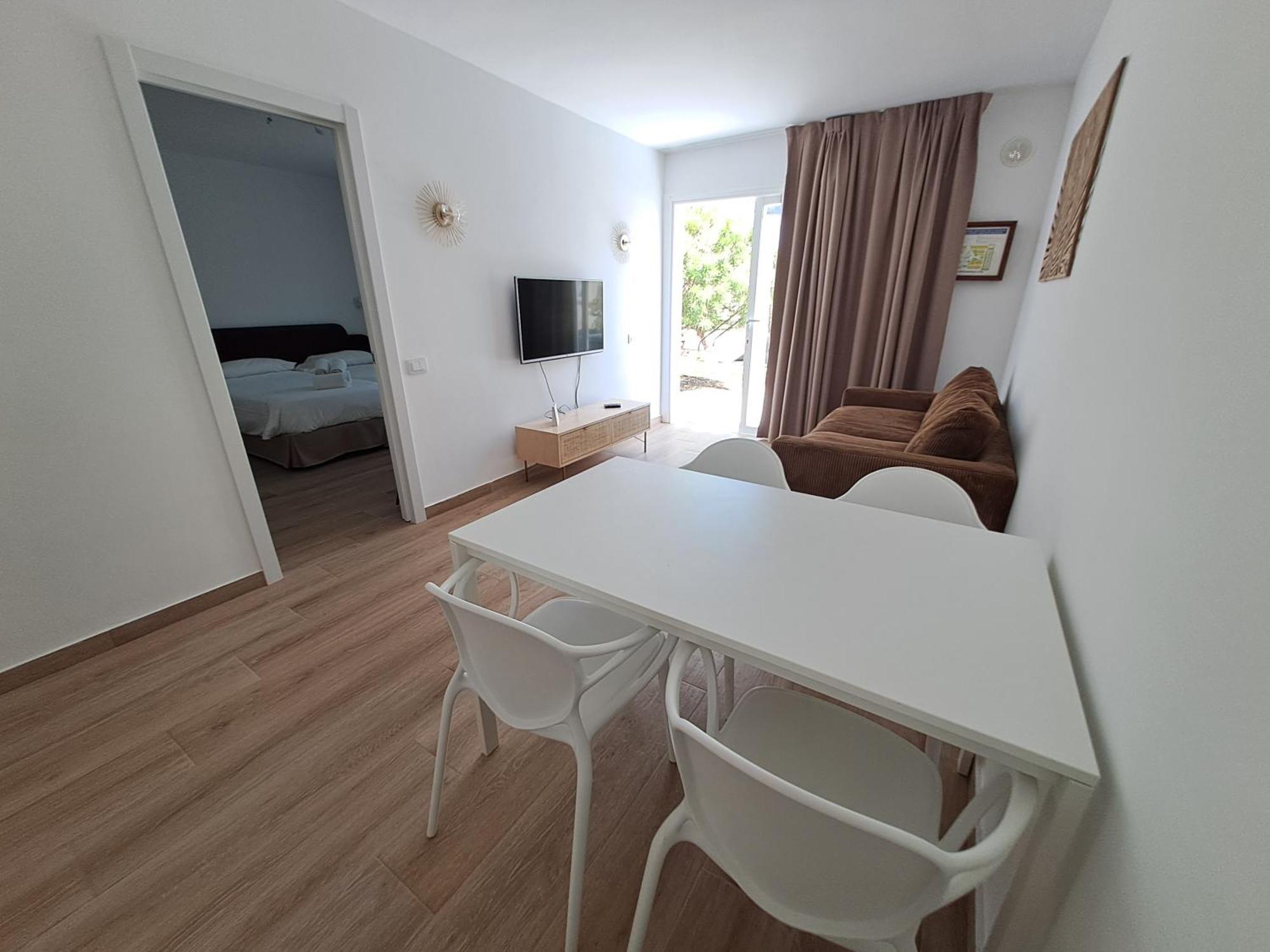 Homeforguest Apartamento Con Terraza Y Piscina En 科拉雷侯 外观 照片