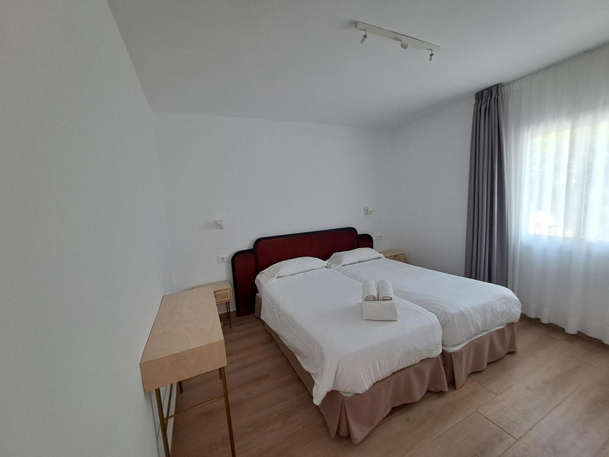 Homeforguest Apartamento Con Terraza Y Piscina En 科拉雷侯 外观 照片